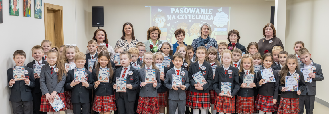„Mažas žingsnis į didįjį knygų pasaulį“ – antrokų įšventinimo į skaitytojus šventė