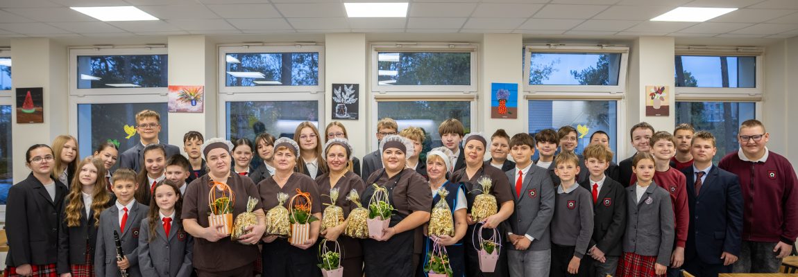 Su muzika ir humoru – švenčiame Tarptautinę virtuvės šefų dieną!